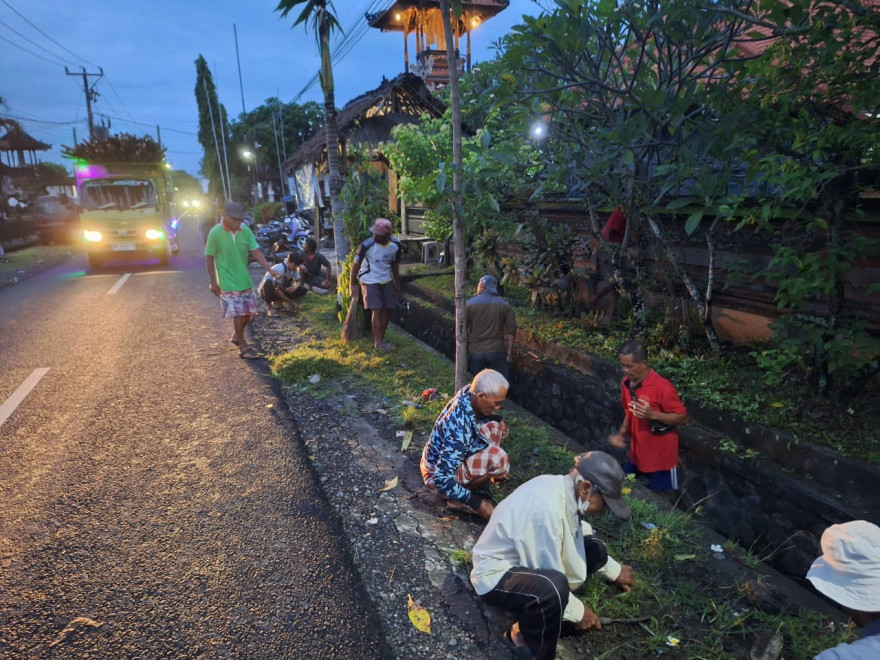 Kegiatan Bulan Bhakti Gotong Royong di Lingkungan Banjar dan Pos SATLINMAS Desa Kaba Kaba tahun 2025