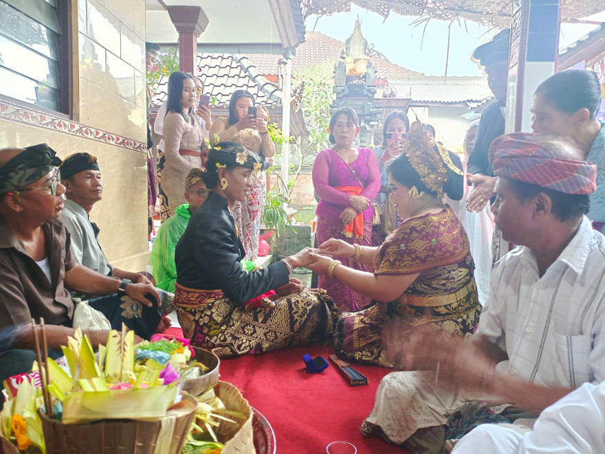 Giat Nyaksi acara perkawinan warga di banjar Dinas Gaduh.