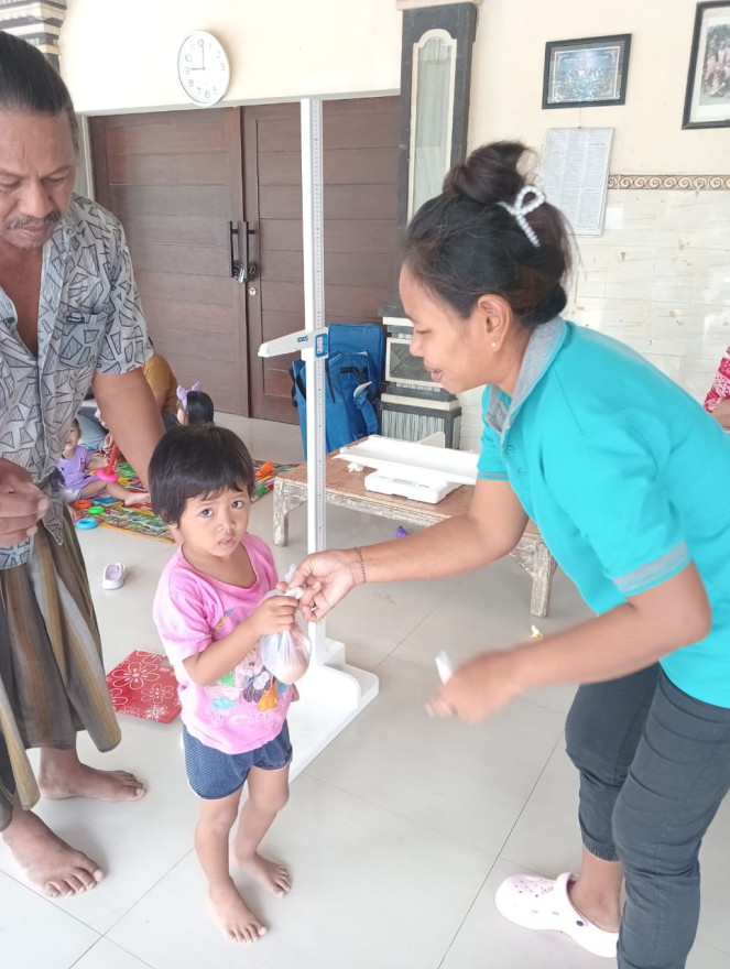 Giat Posyandu di Balai Banjar Dangin Pangkung