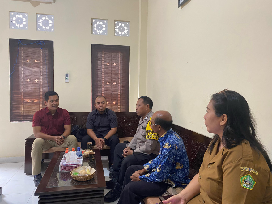 KUNJUNGAN DARI TIM DENSUS 88 ANTITEROR DALAM RANGKA SOWAN KE PEMERINTAH DESA