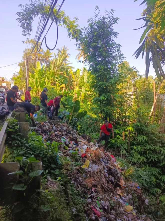 BERSIH-BERSIH DAN PEMILAHAN SAMPAH DESA KABA-KABA