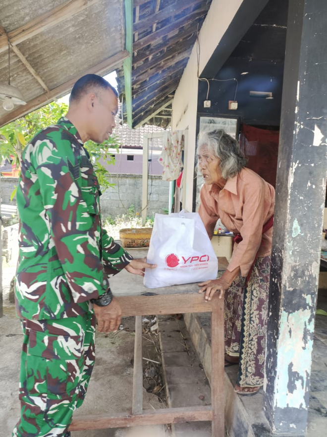 PEMBERIAN BANTUAN SEMBAKO  BAGI LANSIA DAN PENYANDANG DISABILITAS di WILAYAH DUSUN DAUH YEH DAN GADUH